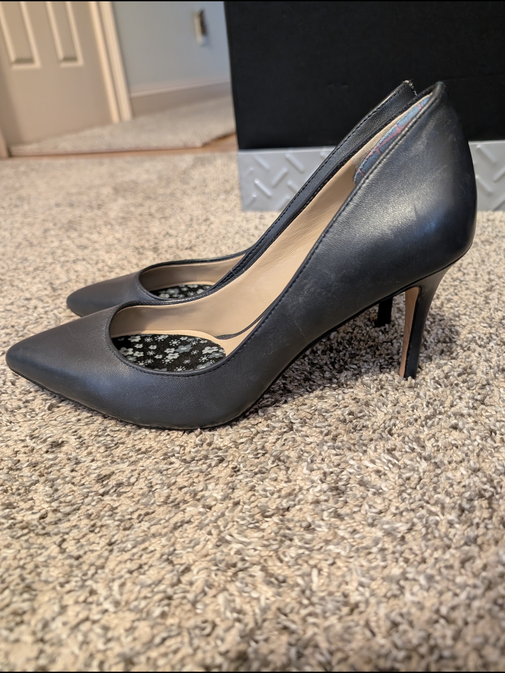 Classic Navy Pointed-Toe Women's Pumps